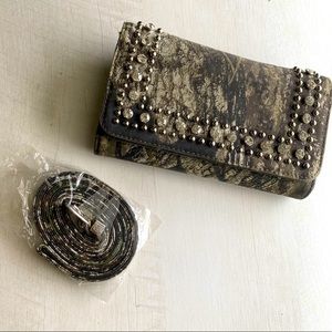 Boutique Mossy Oak Cross Body Wallet